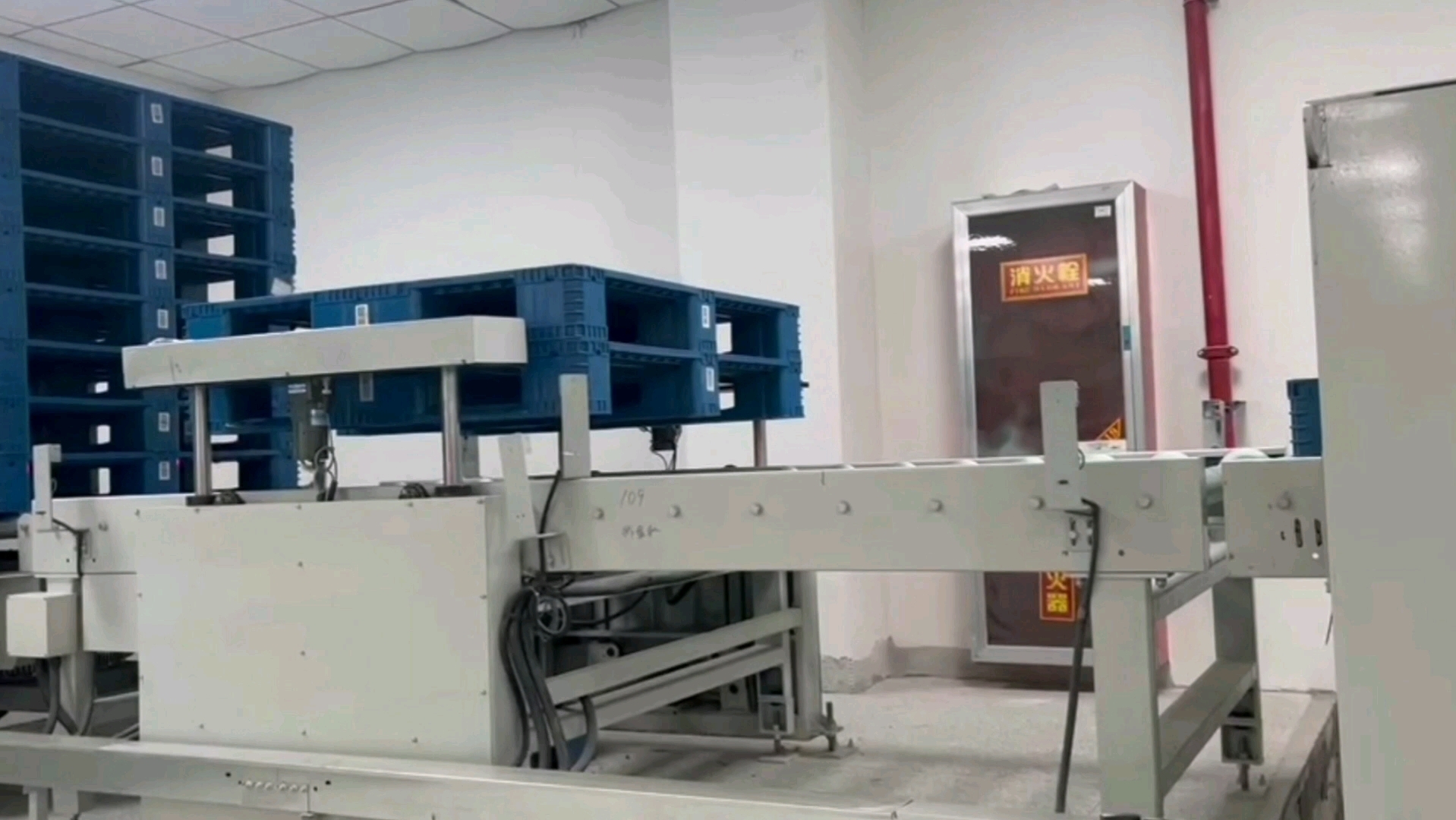 拆叠盘机与rgv小车的配合使用,科德智能项目现场实拍