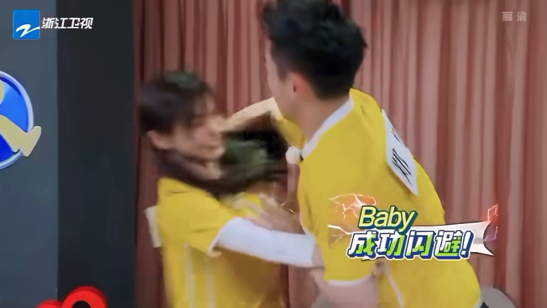 baby郑恺撕名牌