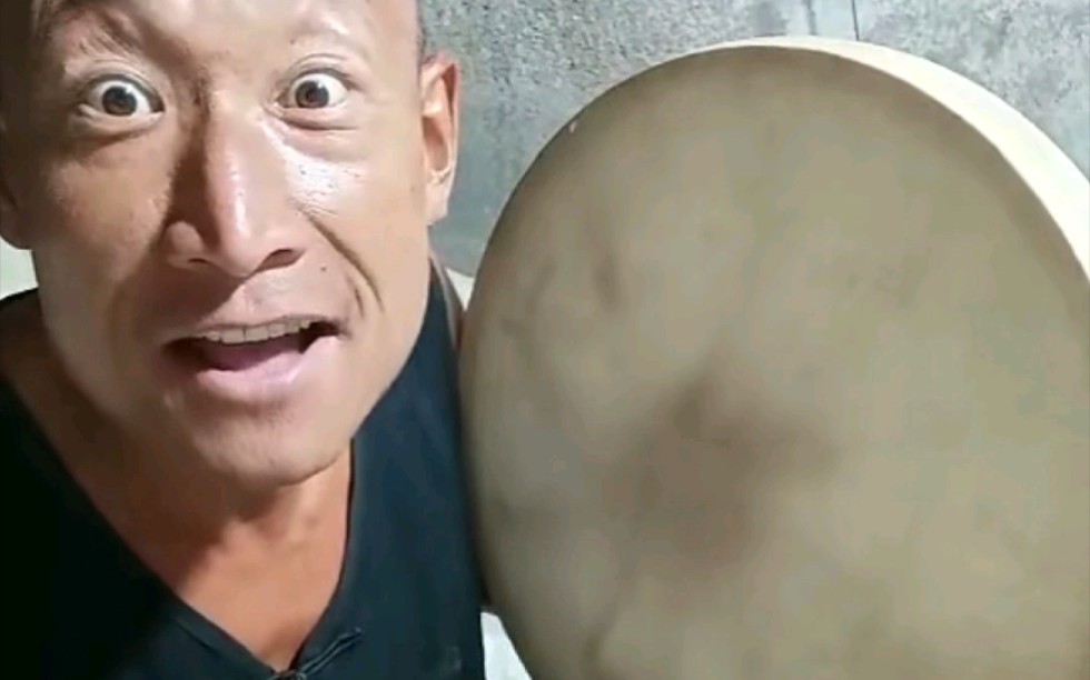 巨馍蘸酱的餐前祭祀仪式