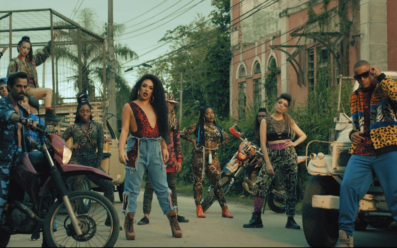 【mv】gloria groove feat. léo santana - arrasta