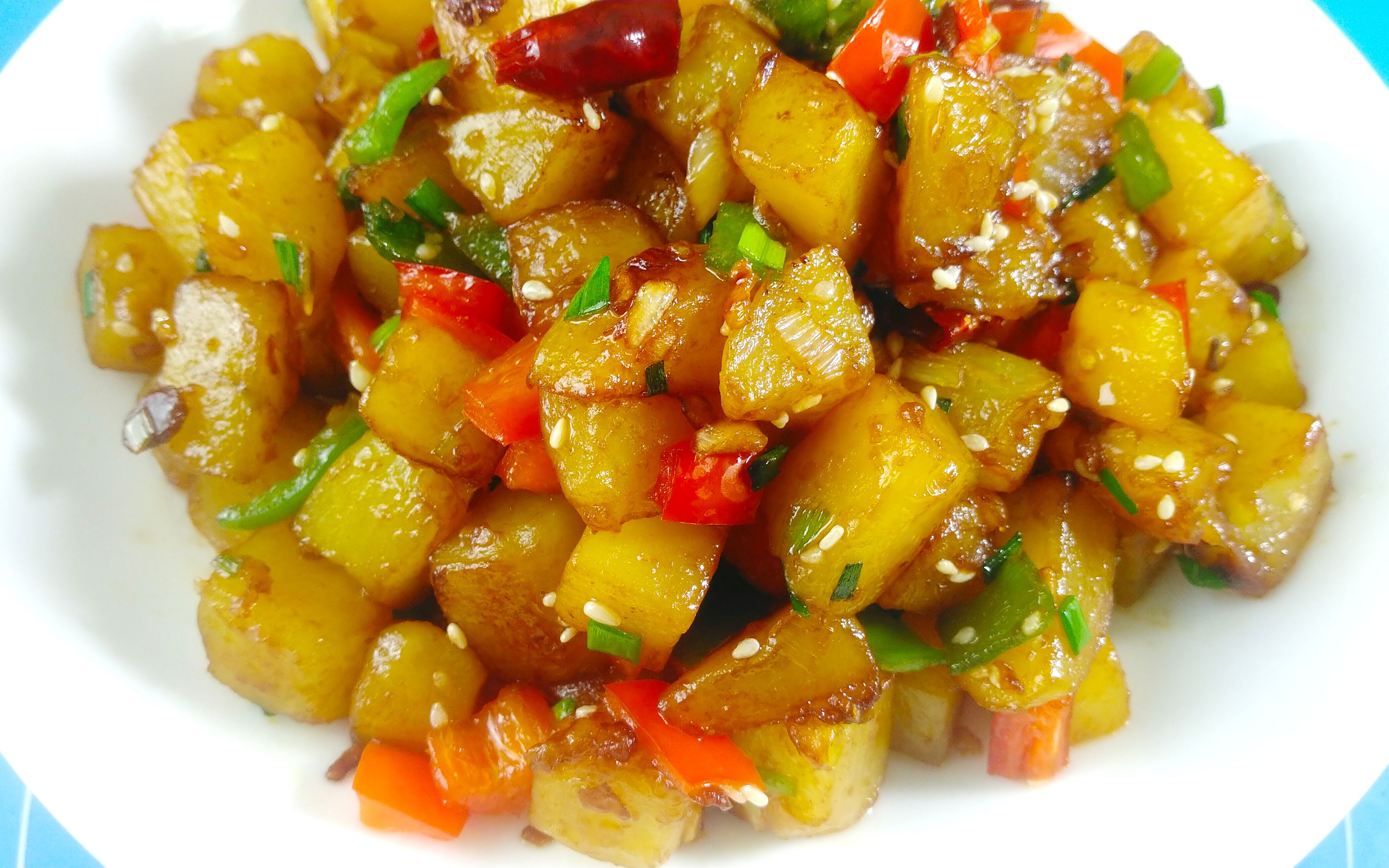 土豆丁这样做真好吃,香辣开胃好吃下饭,上桌就光盘