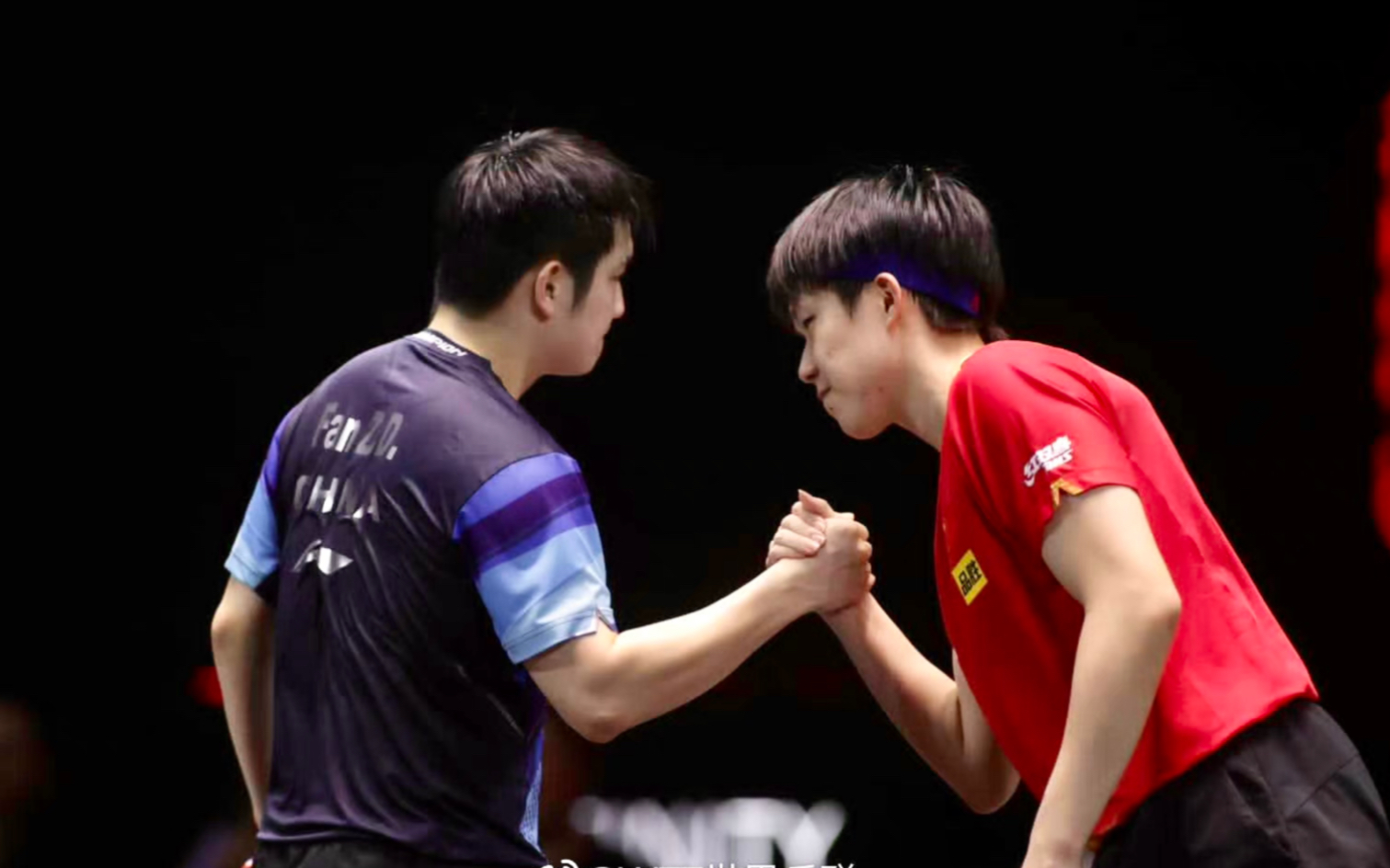 【刘国正周冠达解说】2023wtt新加坡大满贯 男单半决赛 王楚钦vs