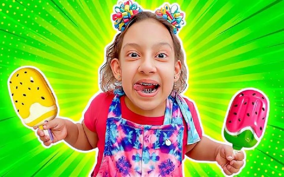 玛利亚用劳动换取美味冰淇淋,把垃圾扔在垃圾桶,养成良好习惯