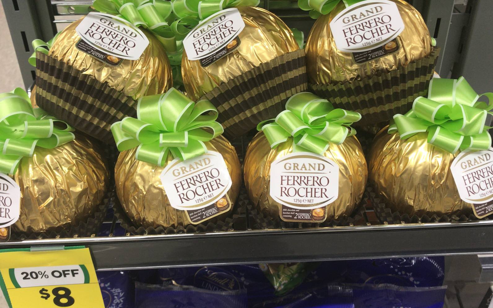 巨型费列罗这么大的费列罗巧克力八元买一个尝尝看