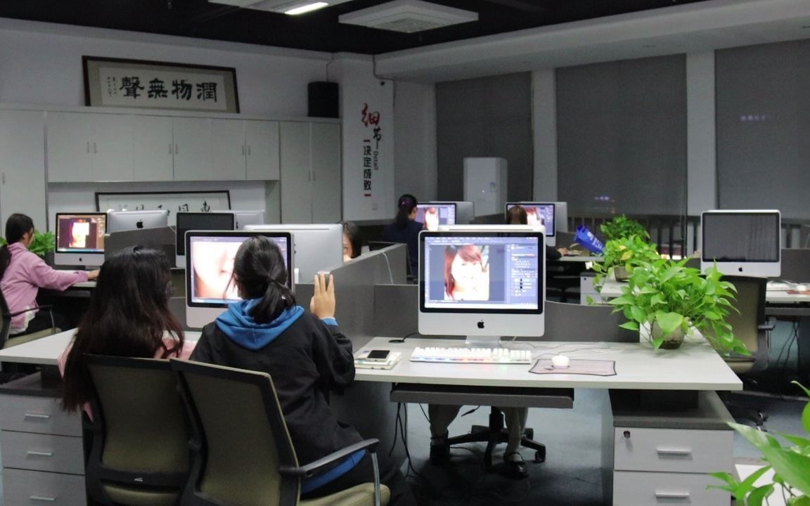 电商美工培训班现场实操场景!