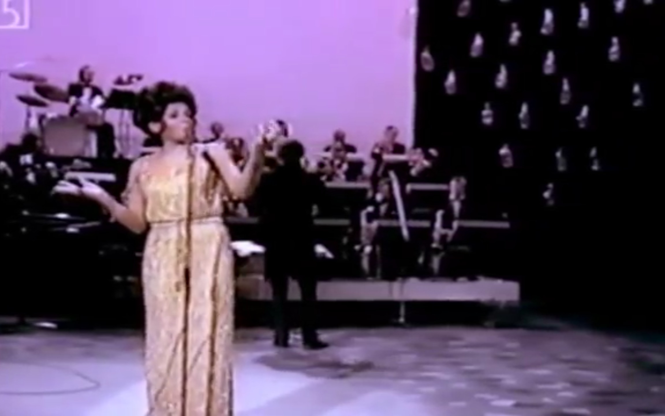 [图]Shirley Bassey-Love Story(Where Do I Begin)-1973