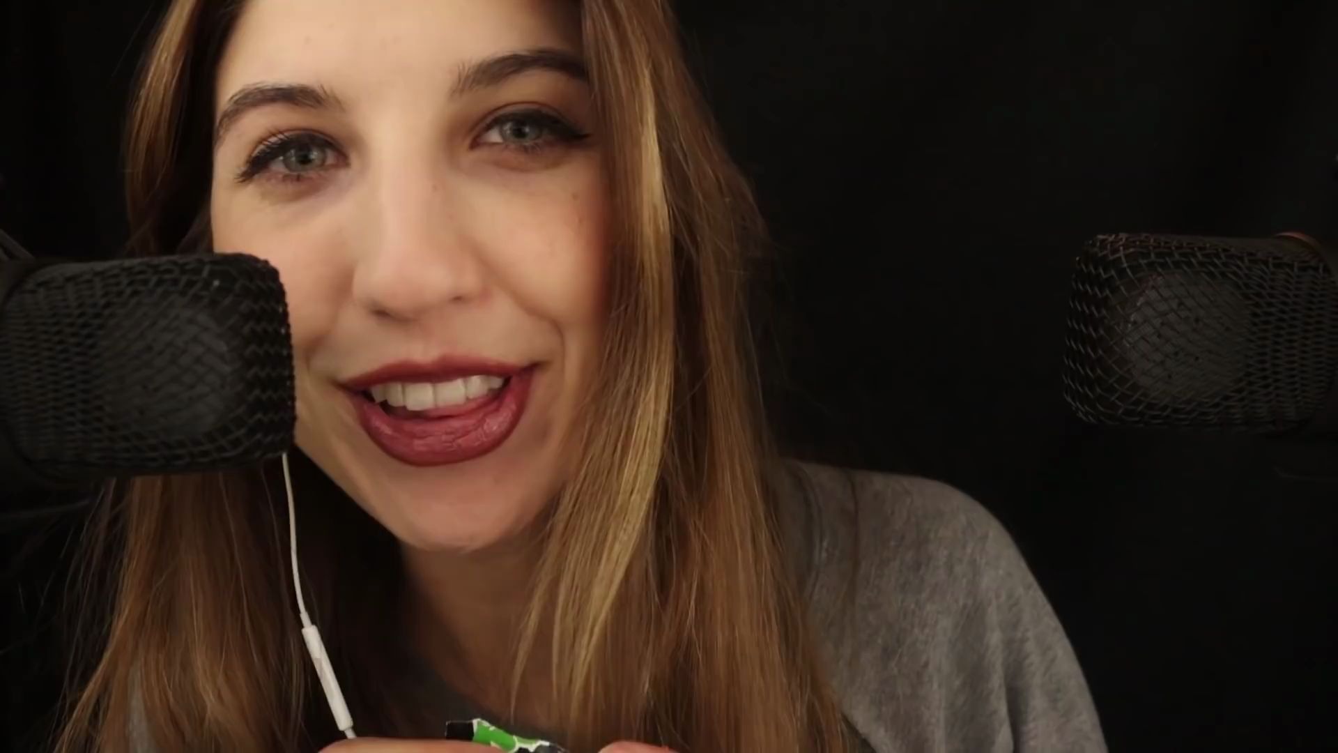 狐狸姐姐frivolousfox近视角的口腔音耳语触发音哄睡助眠