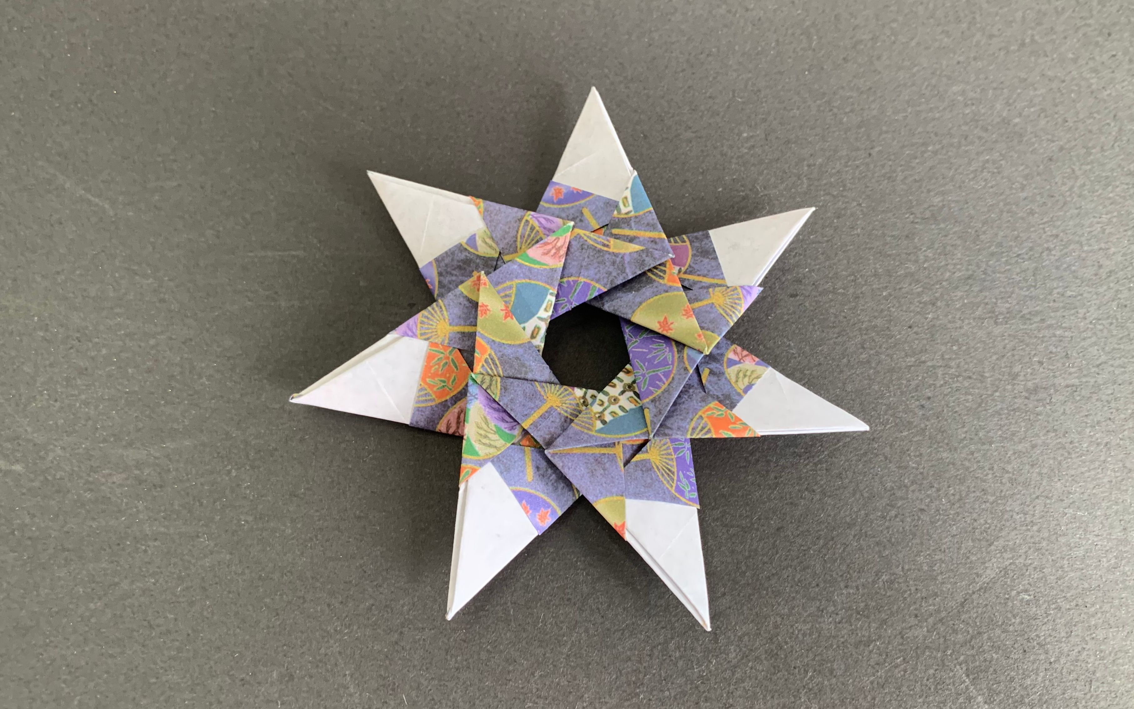 【折纸教程】好玩有趣的自制飞镖,快来折一个吧!