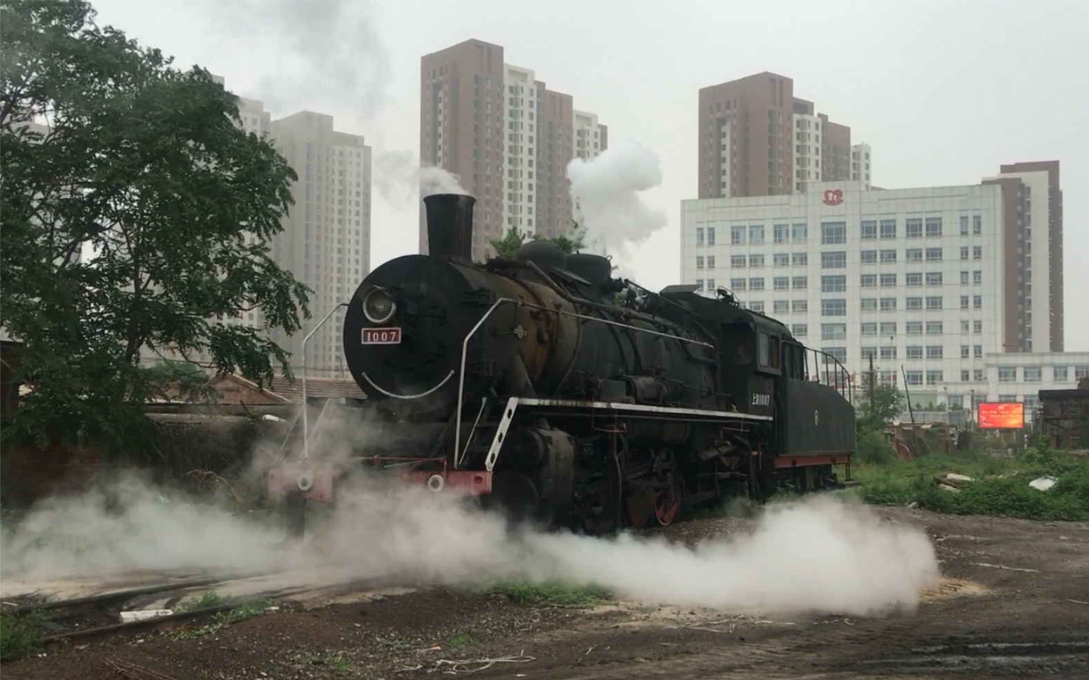 【m出品】国产上游型1007号蒸汽机车在天津市北辰区果园通用仓库内