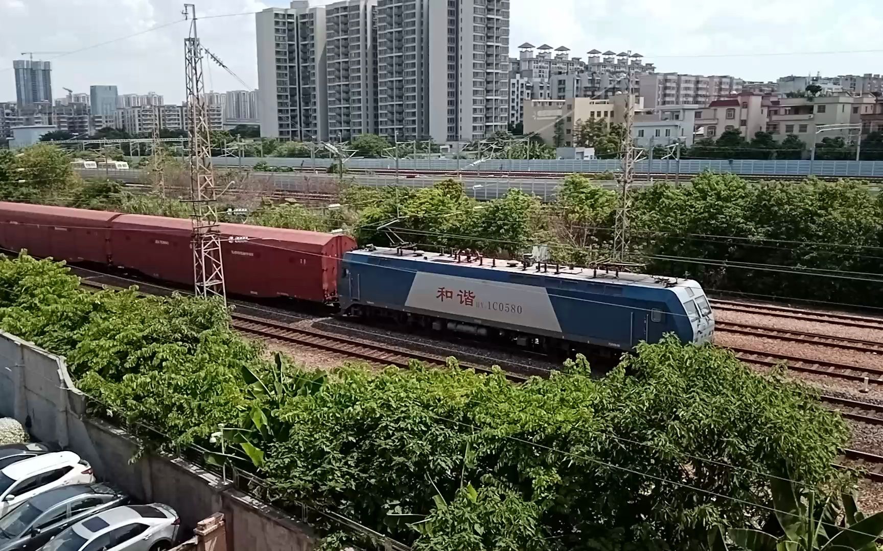 广铁株段hxd1c牵引货车从广州北通过