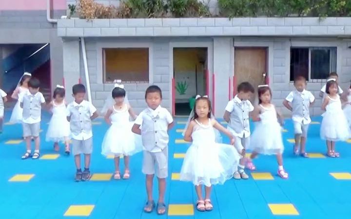 [图]幼儿园舞蹈｜优美可爱《爱的华尔兹》生动活泼的幼儿园舞蹈，温柔的幼师教给小朋友们生动的幼儿园舞蹈这节幼儿园舞蹈是儿童舞蹈的好范例幼儿园舞蹈，幼师课件，课堂视频，教