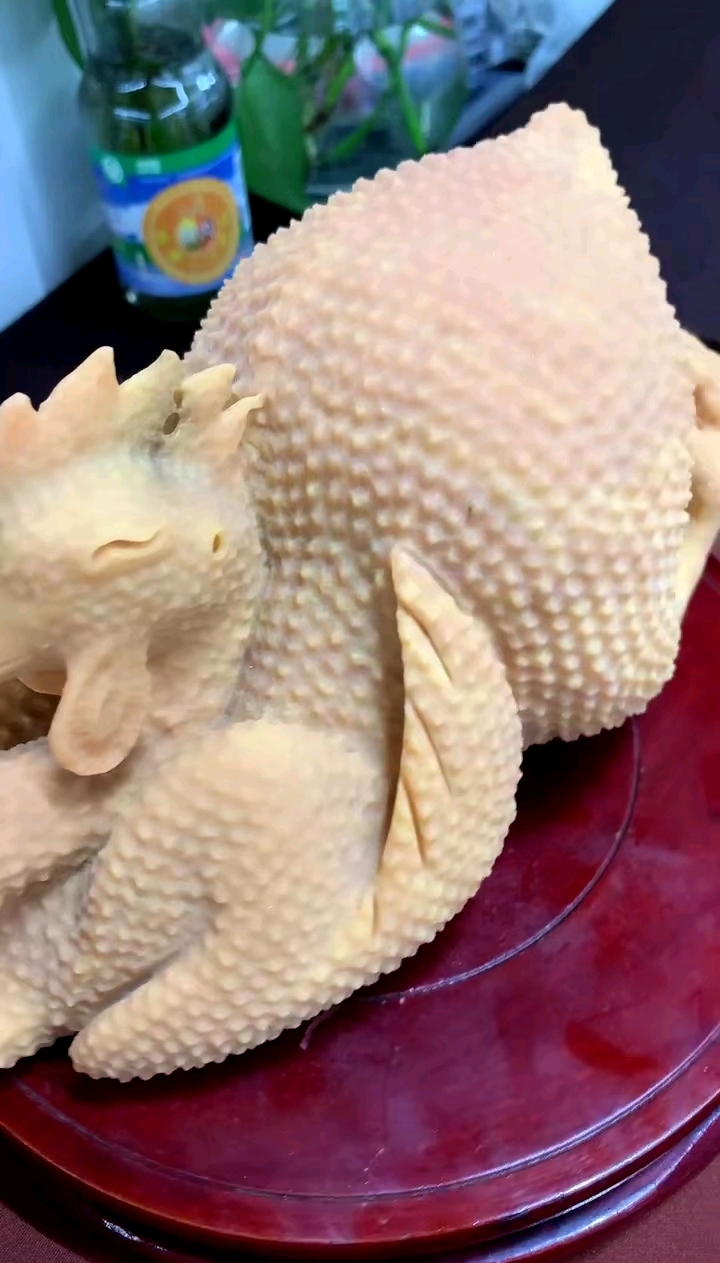 这只手工拔毛鸡,肥美鲜嫩.(新疆克拉玛依乌尔禾金丝玉摆件)