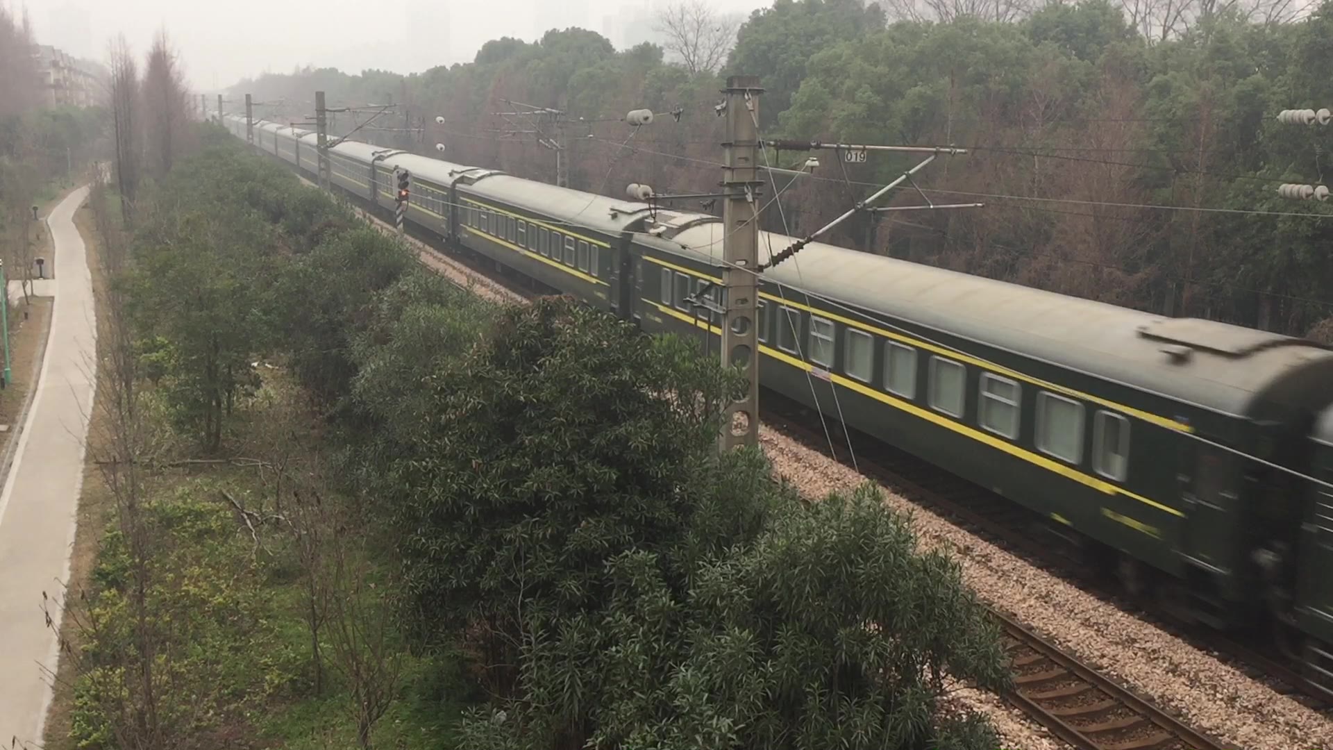 【沪昆绕行线】k48次 杭州~齐齐哈尔 杭州华景北苑天桥拍车