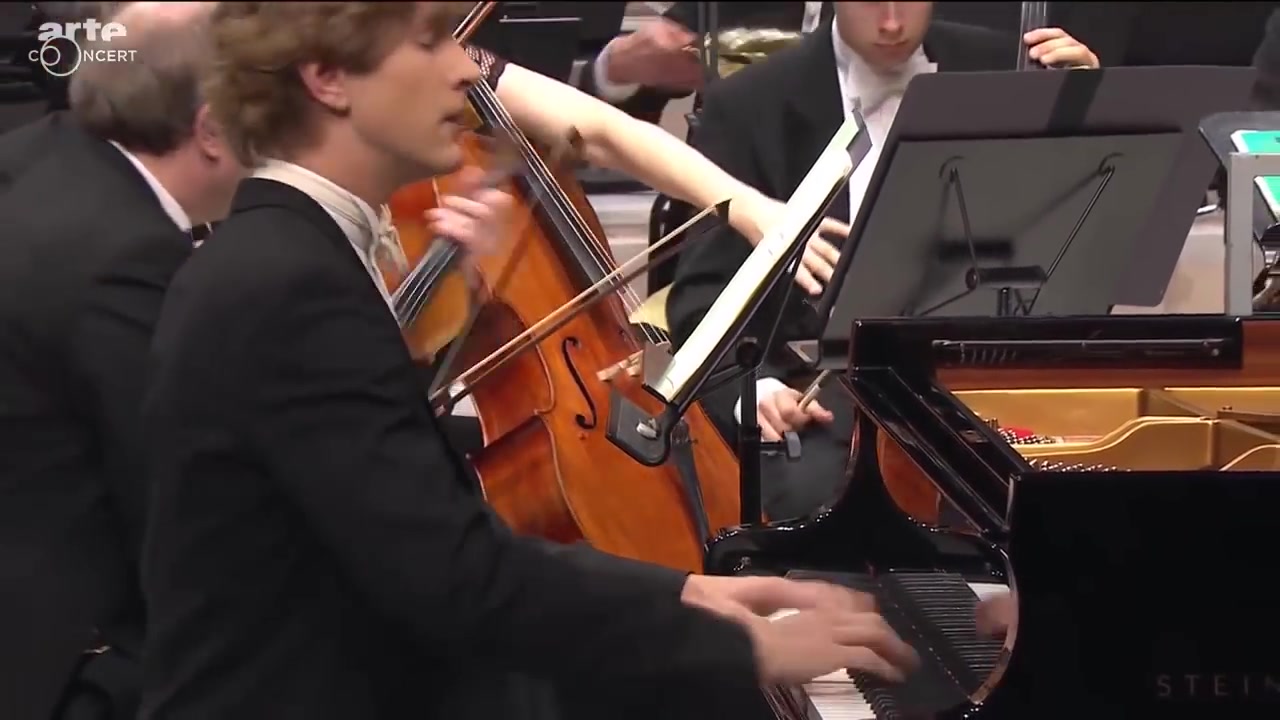 [图]【莫扎特 | 第九钢琴协奏曲】Jan Lisiecki plays Mozart Piano Concerto No. 9 in E-flat, K. 271