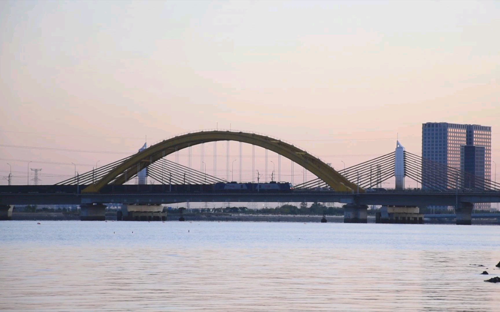 唐山大桥图片