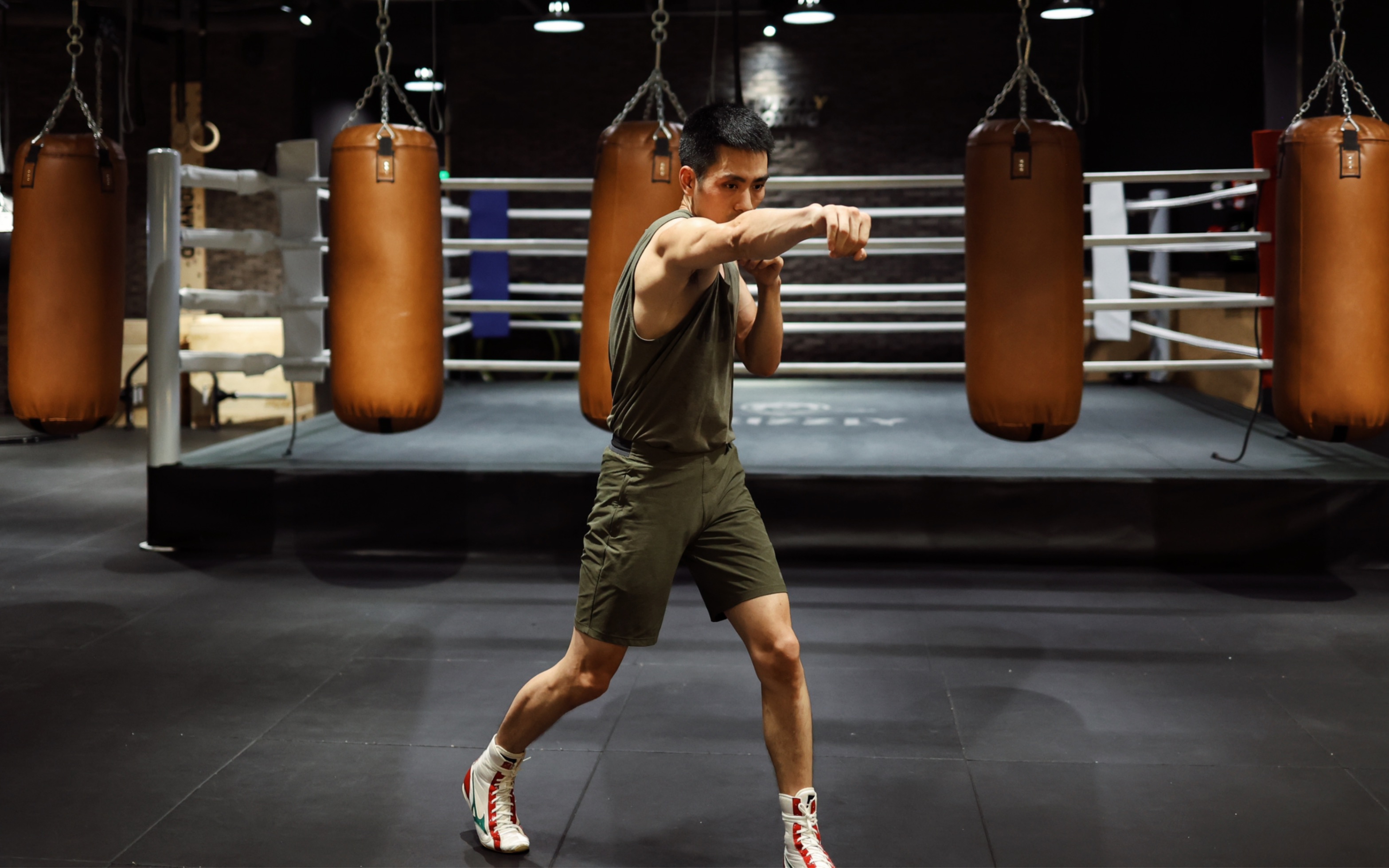 直拳变线勾拳的几种形式