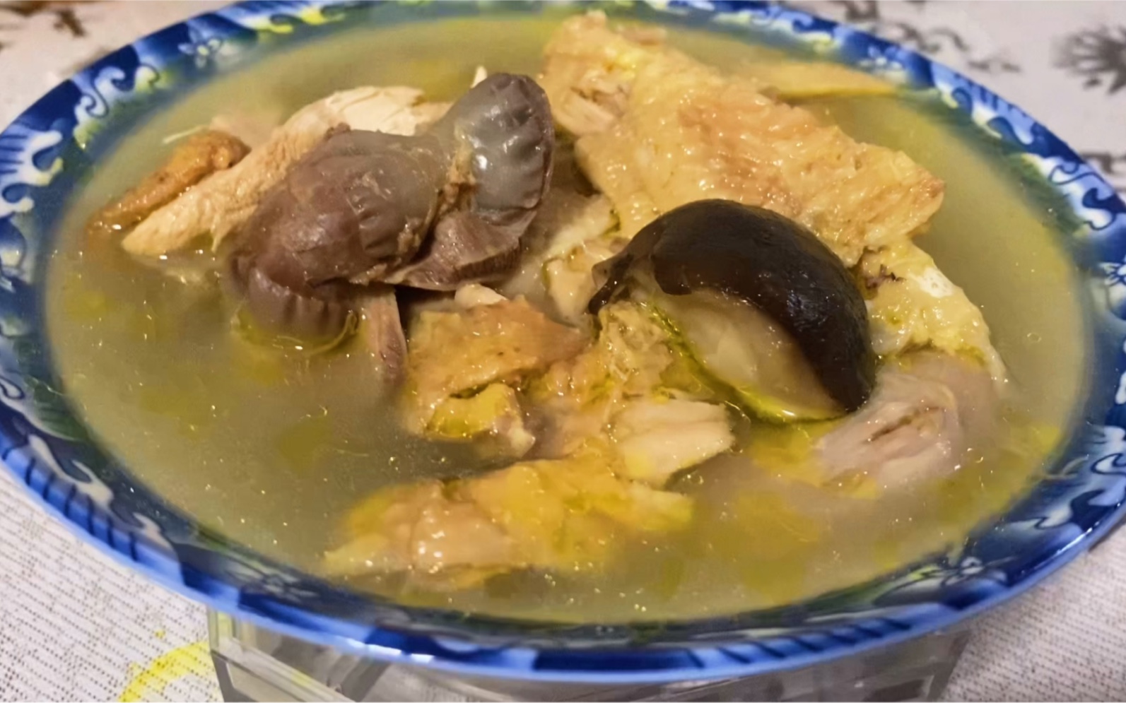 提高免疫力补气养血的食物西洋参公鸡汤,清淡鲜美可口,月子餐也可以吃