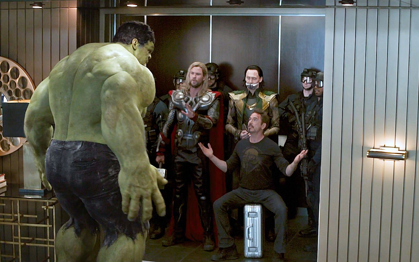 钢铁侠:浩克,你上电梯非得超重不可