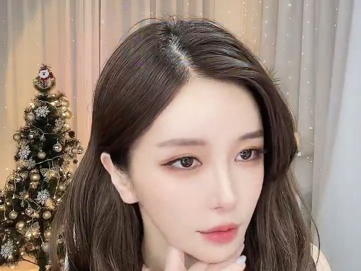 尹素婉2022-01-01-70