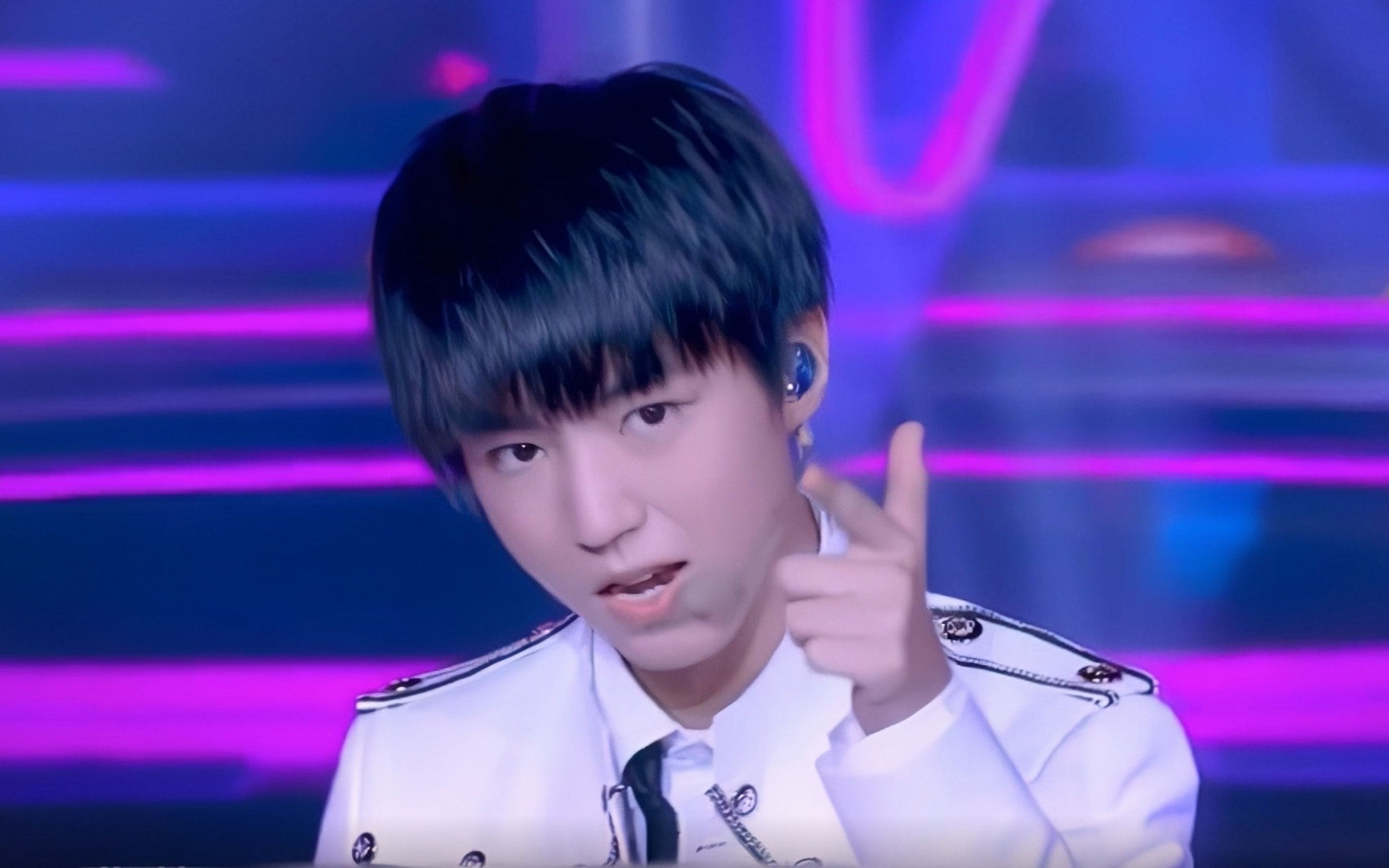 谁能拒绝一个向你比心的快乐小天使呢 | 【王俊凯 | 找到天使了】