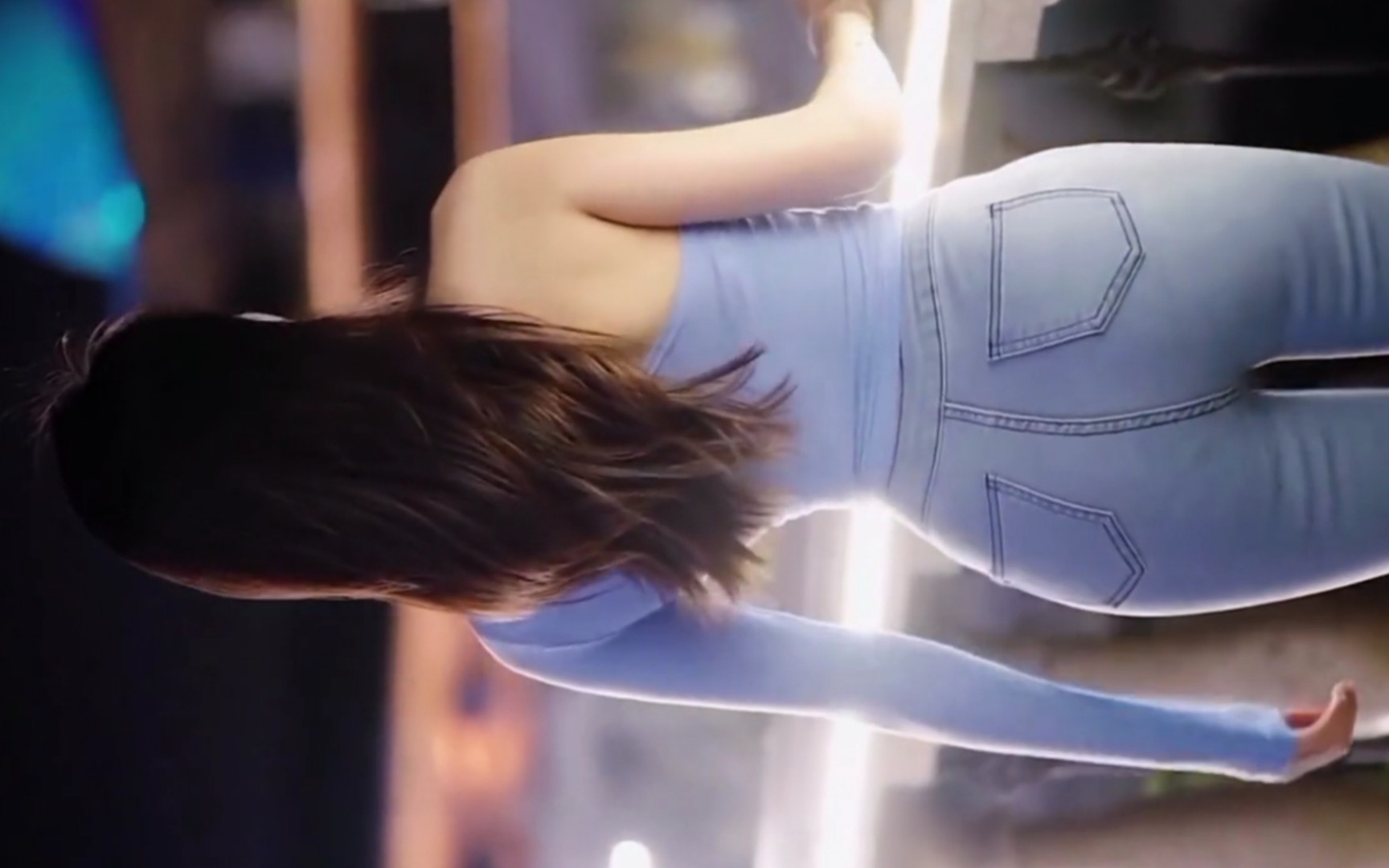 牛仔裤女神的背影,太顶了_哔哩哔哩_bilibili