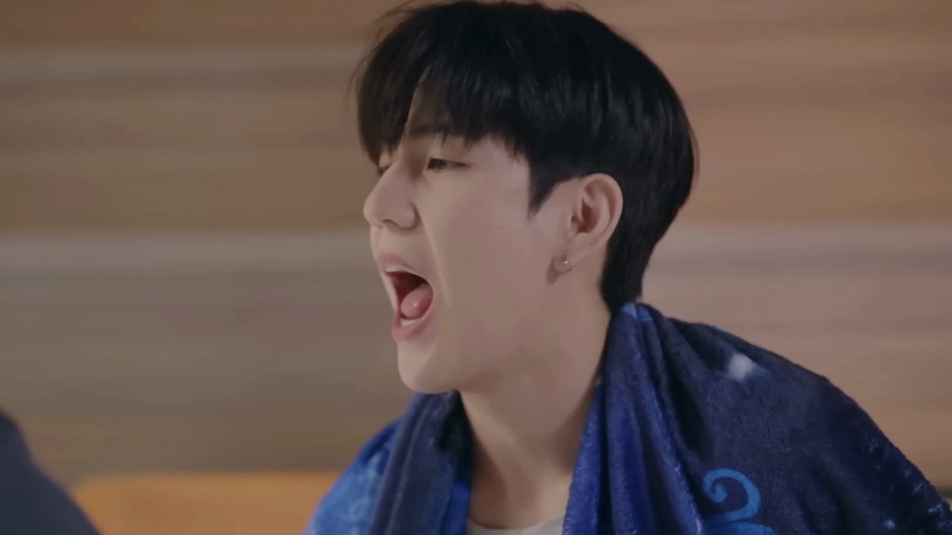 泰剧 我的占卜师男友第三集 张着嘴等着喂,真的好可爱