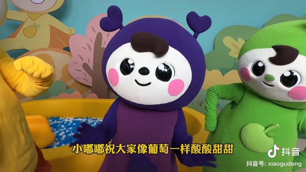 朋朋托托小嘟嘟给你拜年了