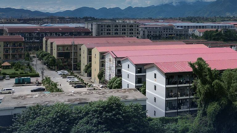 缅北电诈逃脱者：好不容易逃出园区又被抓了回去，当地全员“赏金猎人”，餐饮店老板、出租车司机都是眼线