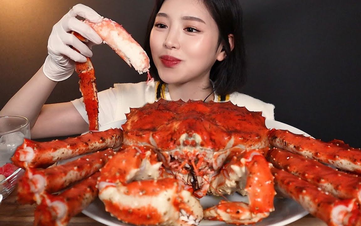 吃播届的好声音,福姬小姐又来了,这次是4.5kg的帝王蟹