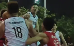 Скачать видео: 前广东宏远队员汤杰打野球  感受风驰电闪般的速度！