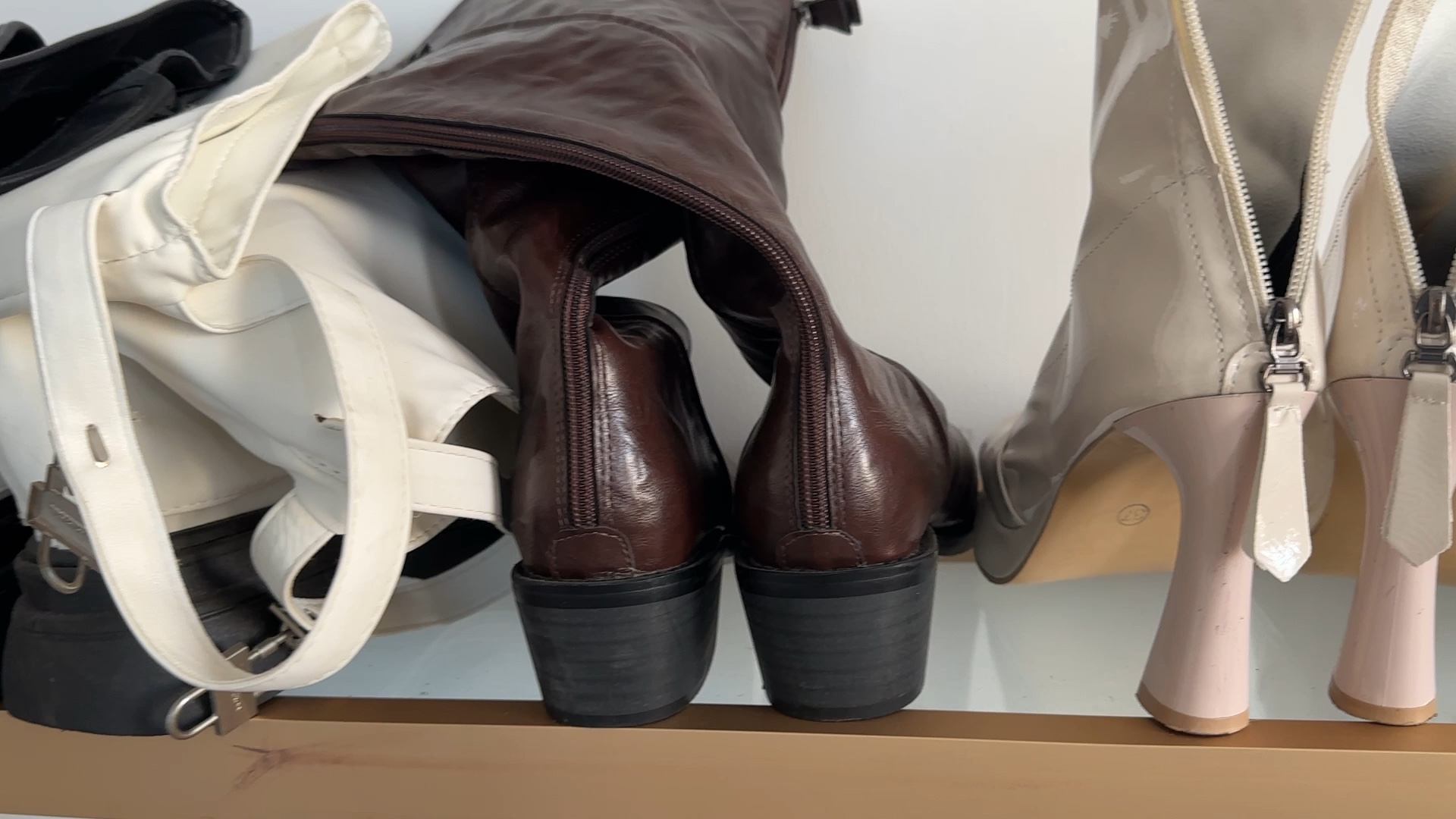 又闷又臭的厚皮鞋