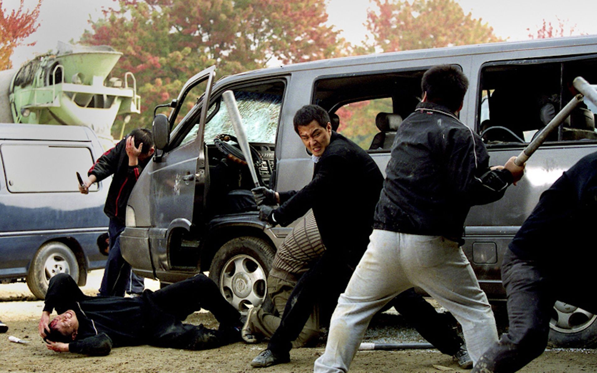 这才是黑社会的生活,为争地盘街头聚众斗殴,拳拳到肉!