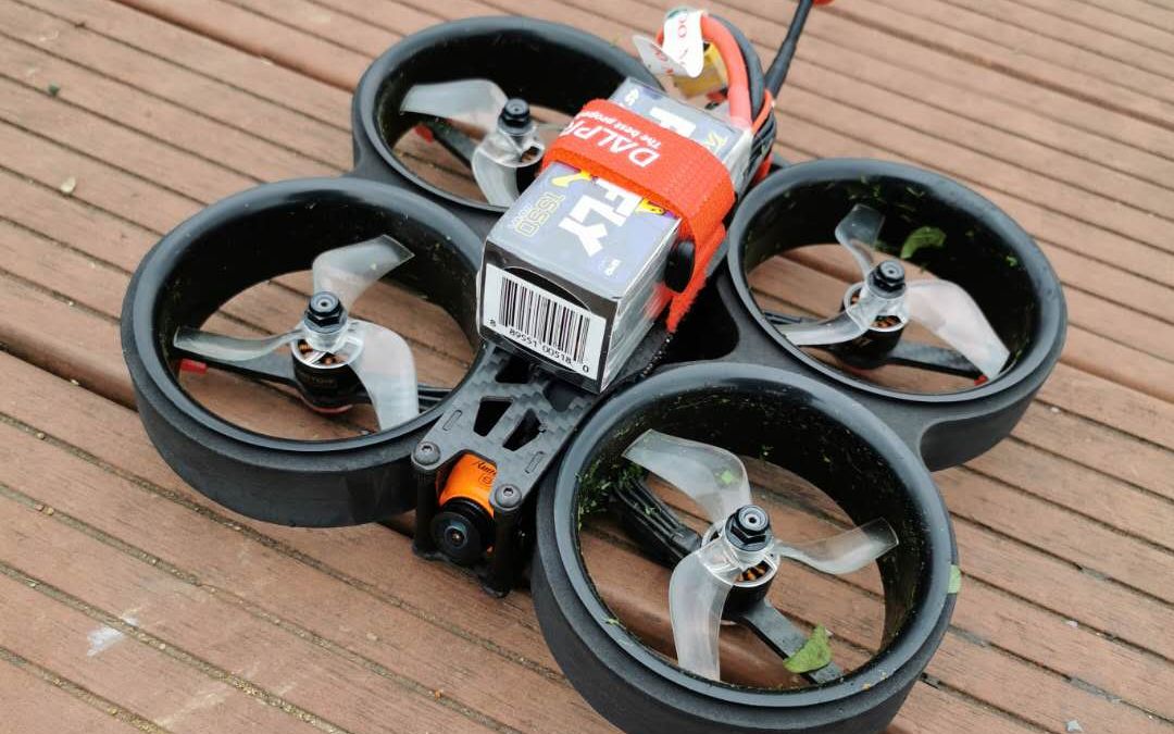 用149大通3寸涵道穿越机看看小区附近小公园