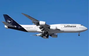 Video herunterladen: 世上唯一的汉莎新涂装波音747-8 D-ABYA 落地PEK跑道36R接冬奥运动员回国