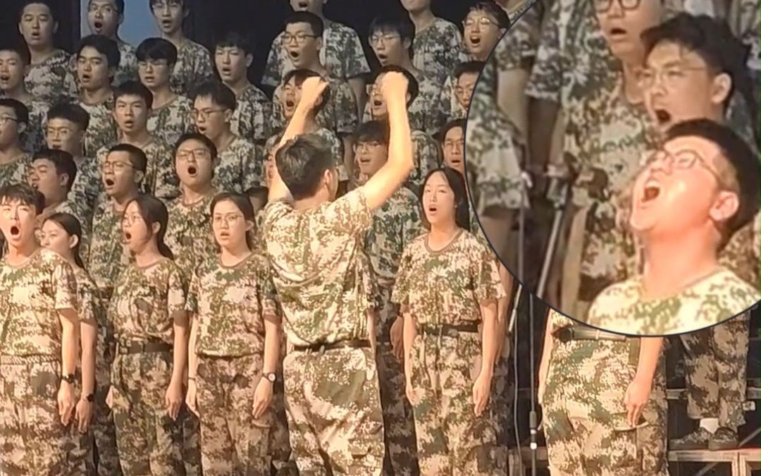 军训期间歌咏比赛男生激情指挥《保卫黄河》大合唱,网友:快收手,对面