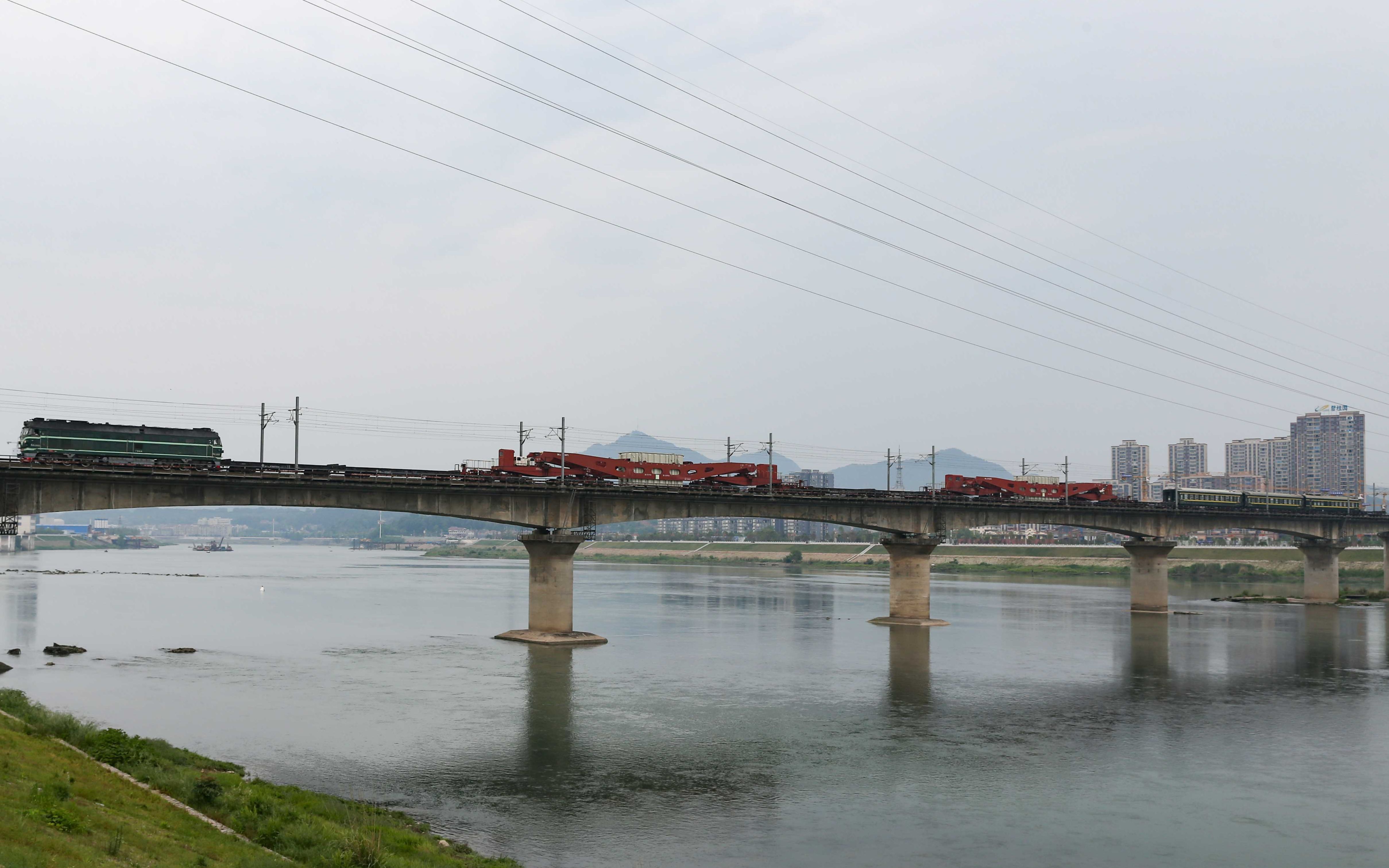 超限车70007次通过石门澧水大桥