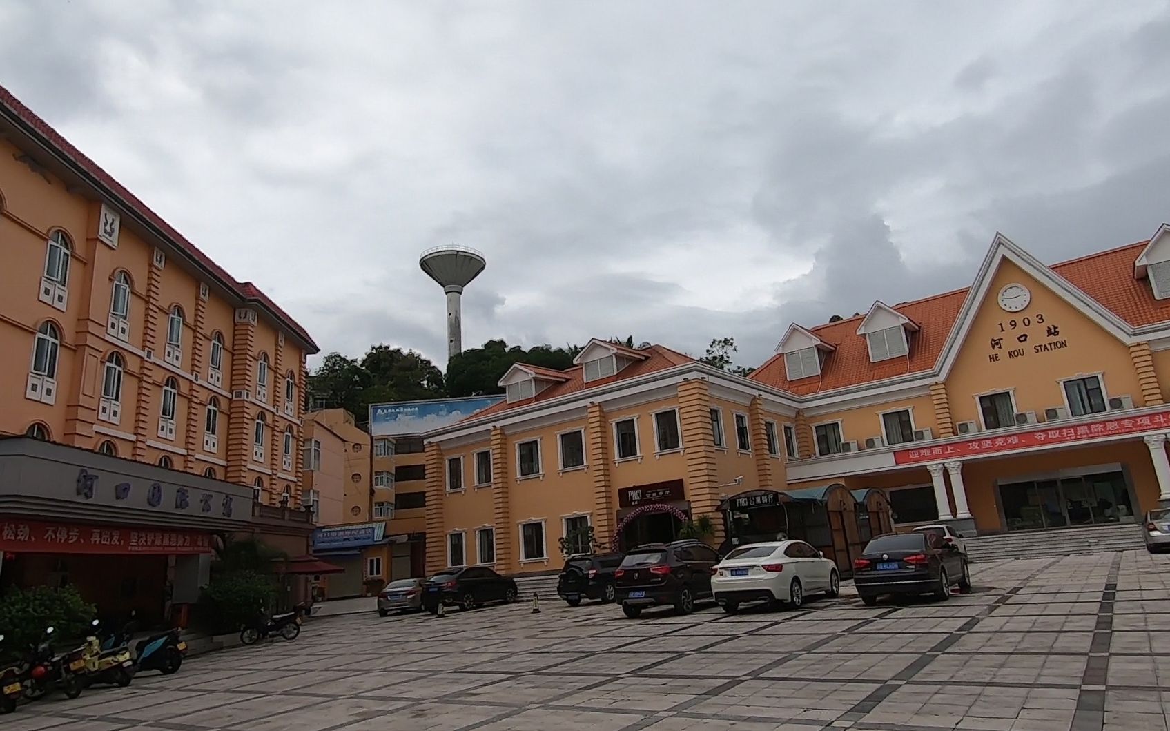 中越边境的异域风情小镇,进去就像到了欧洲小镇,深受年轻女孩欢迎