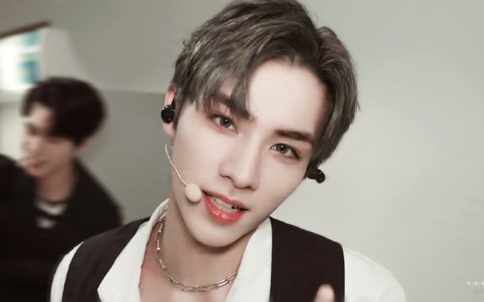 威神v肖俊来自队友的彩虹屁肖俊太帅了