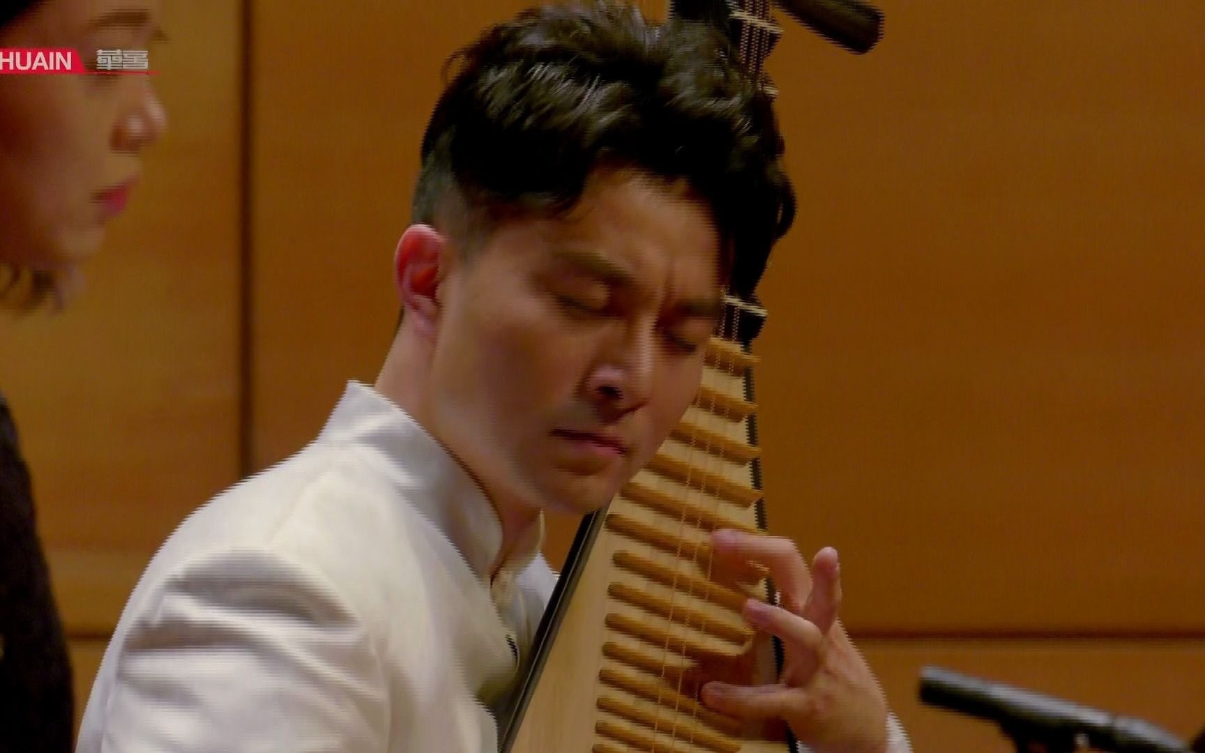 中西乐器的混搭《e音上的回旋》青年琵琶演奏家李跞演奏