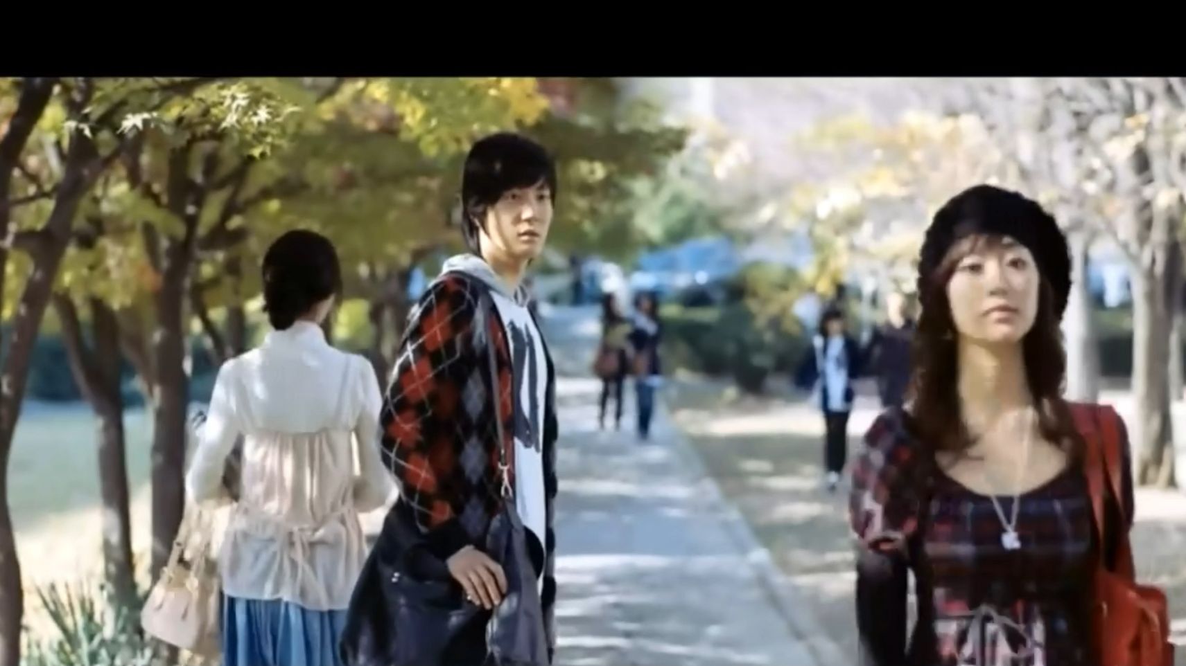 电影《肚脐》是一部韩国电影,由金知云执导,2018年上映.