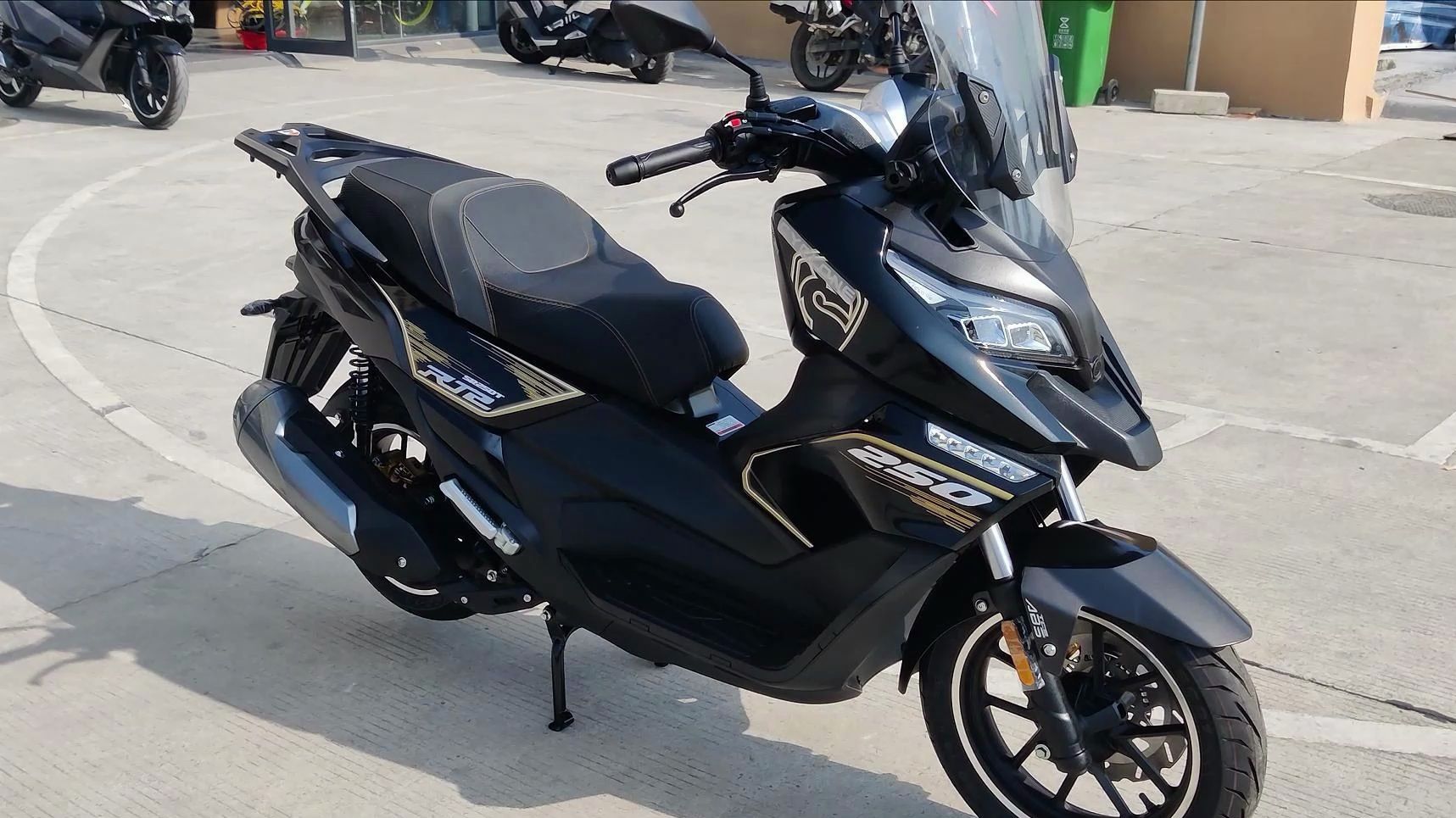 赛科龙rt都市版售价15888元,这才是最卷的250水冷踏板