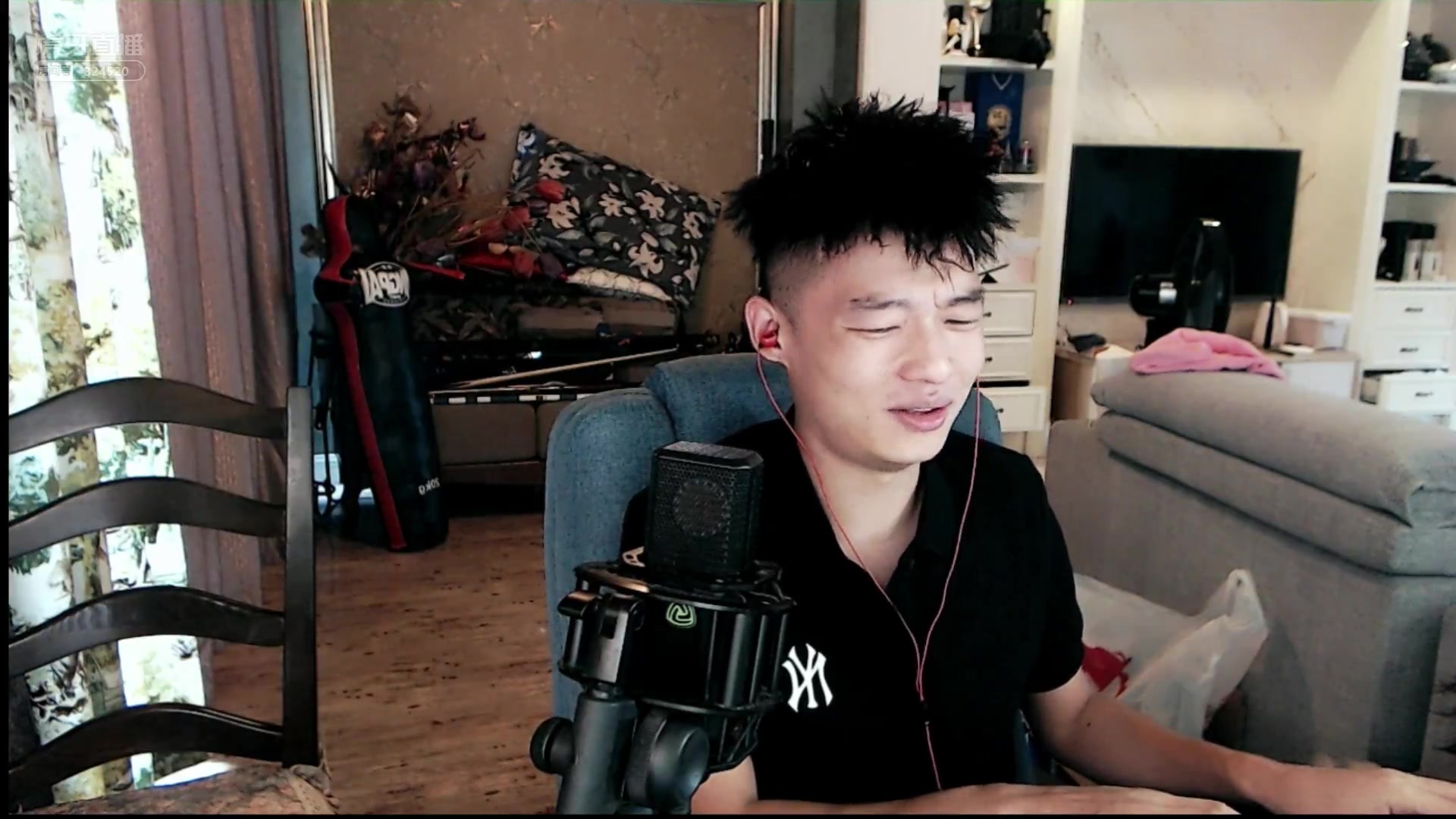 wt-宇文泡儿直播录像2019-09-25 16时32分--16时41分 单看颜值 称霸