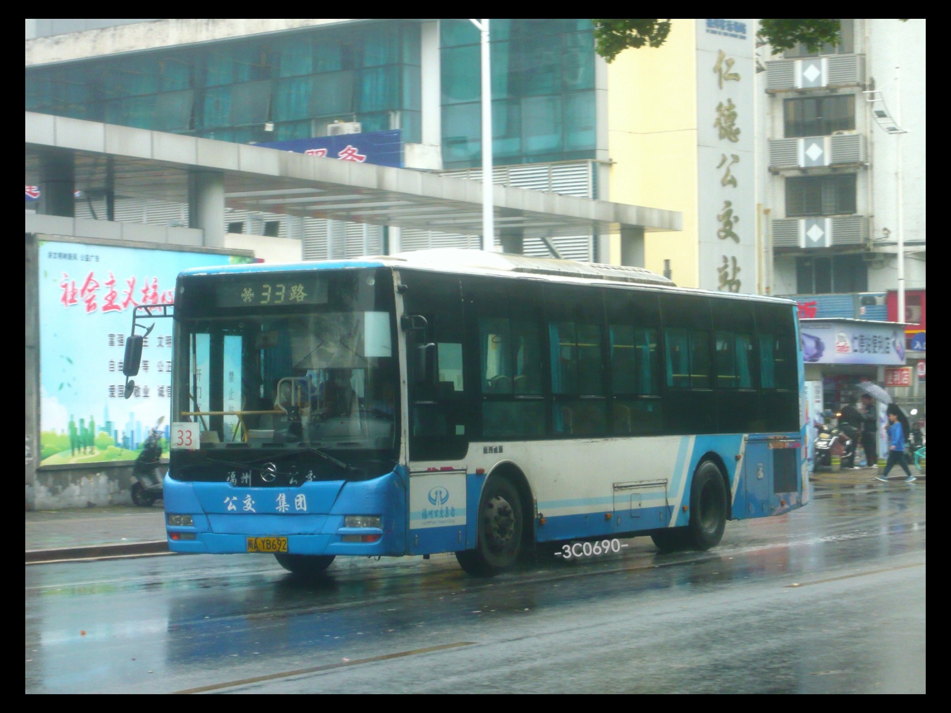 时隔许久,"洪甘路战神"福州公交33路终于现出了原色涂装