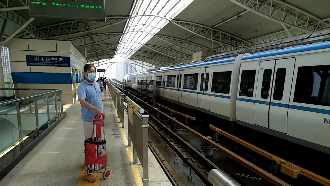 武汉轻轨1号线红安图片