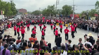 Скачать видео: 贵屿华美女子英歌精彩表演，全程原声一镜到底！