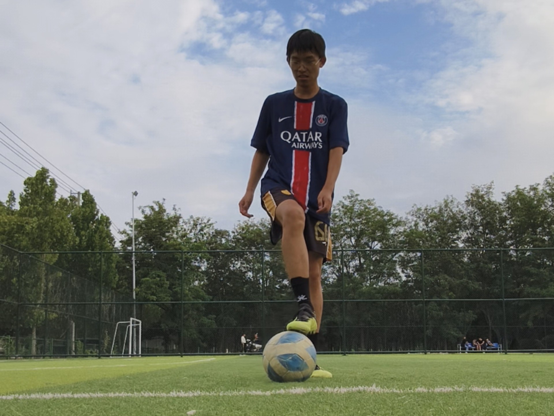 足球颠球 高空停球 长传杂练