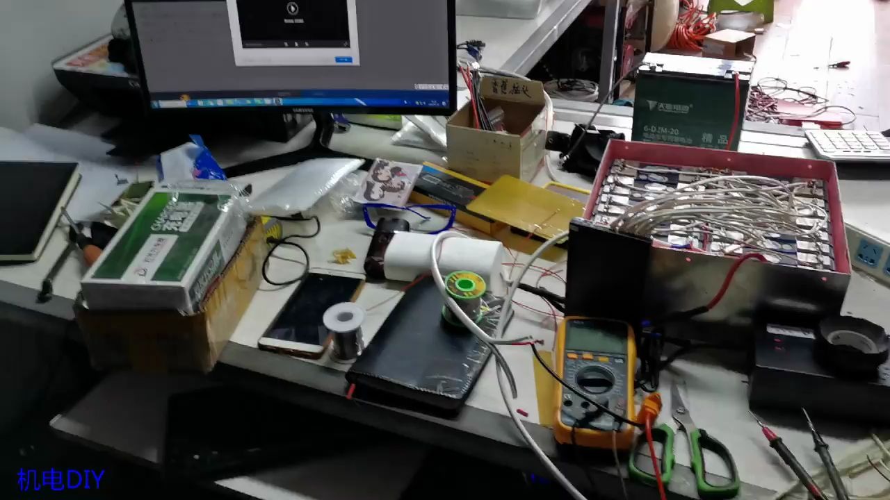 这是被我弄的乱七八糟的工作台!大家是不是和我一样呢