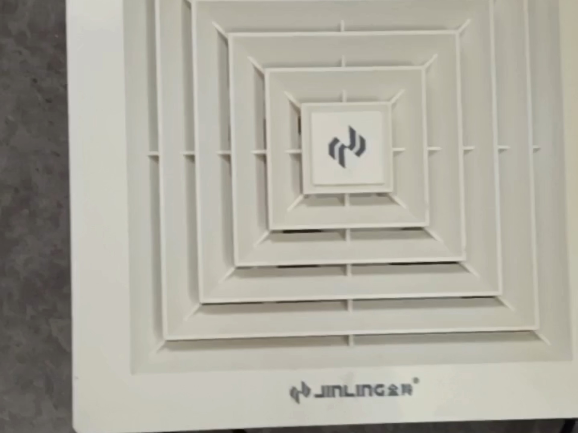 2022年7月在闲鱼买的二手2010年1月出厂的金羚天花板直排式8寸换气扇