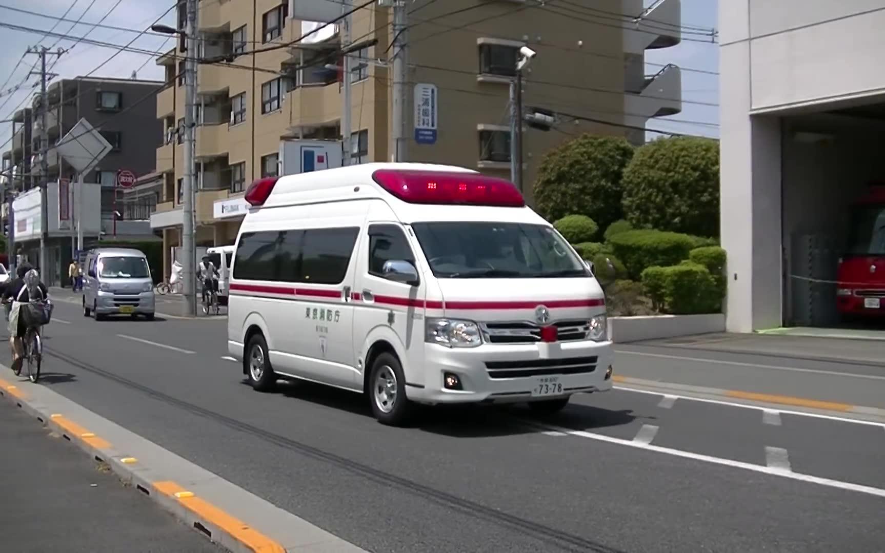 急救车出警时也不忘记使用暴力无比的日本牛逼货风螺警报器蹦迪式的