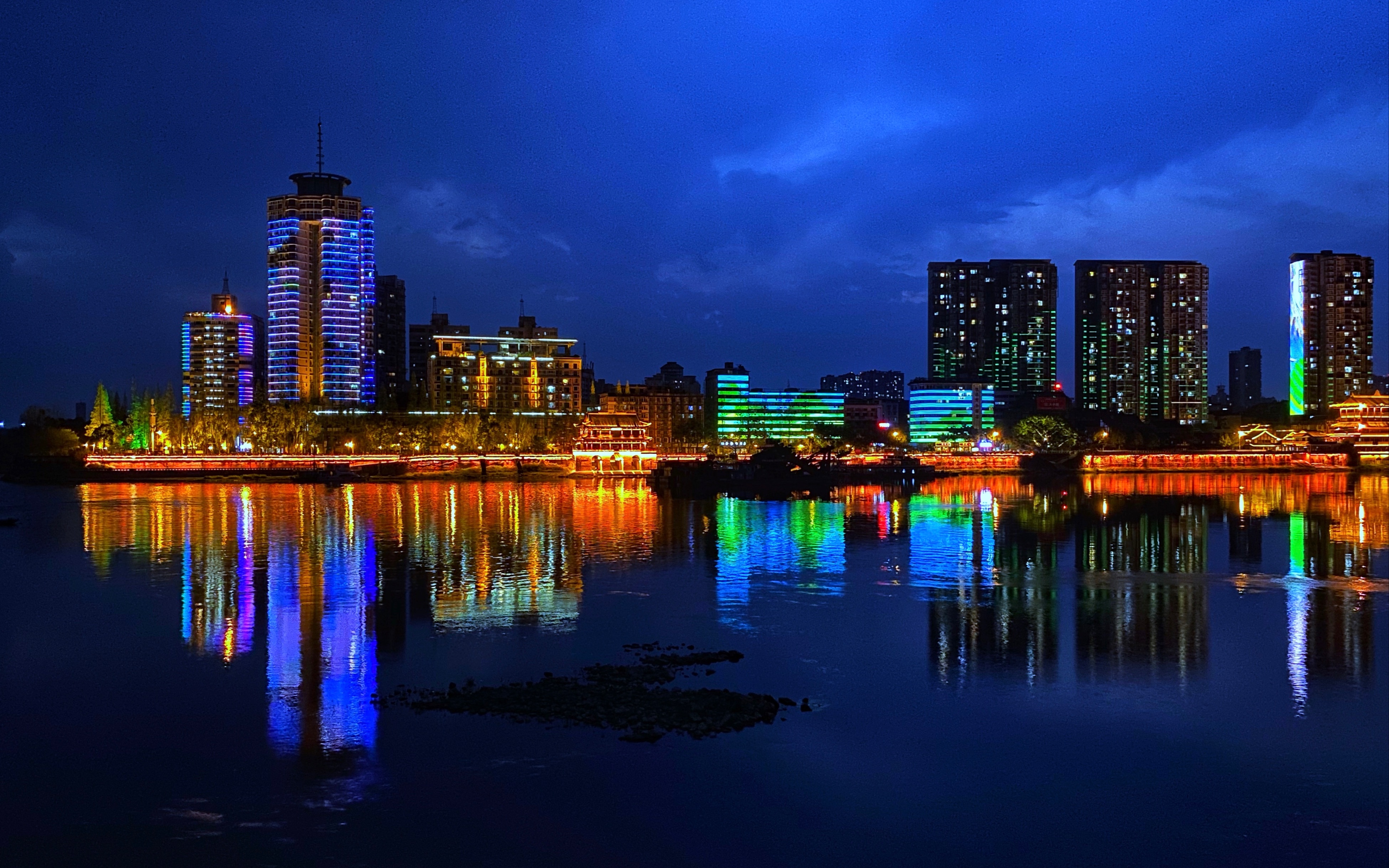 散步记-211026-乐山折叠-大佛北门